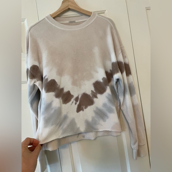 Abercrombie & Fitch cropped Tie-Dye Sweatshirt in Neutral Tones - Picture 3 of 6